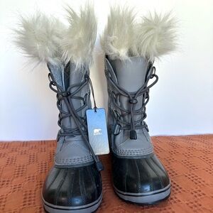 Sorel Youth Joan of Arctic Waterproof Snow Boot, Size 5